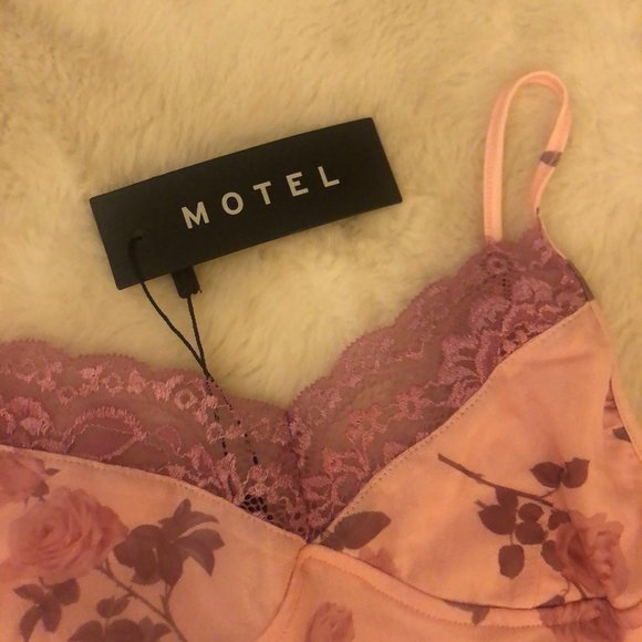 ✨Princess Polly Motel Rocks Pink Coti Dress✨ - Picture 6 of 7